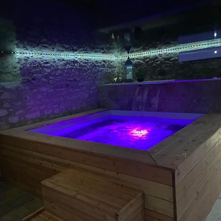Gite A La Ferme Avec Jacuzzi Et Sauna Villefloure Esterno foto