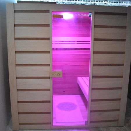 Gite A La Ferme Avec Jacuzzi Et Sauna Villefloure Esterno foto