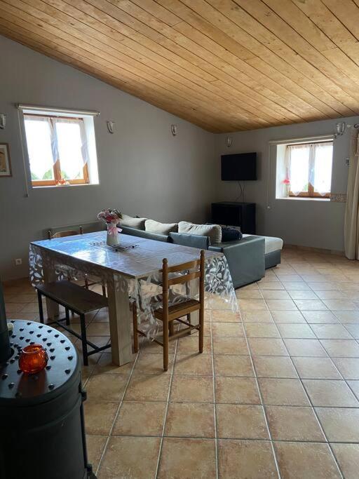Gite A La Ferme Avec Jacuzzi Et Sauna Villefloure Esterno foto