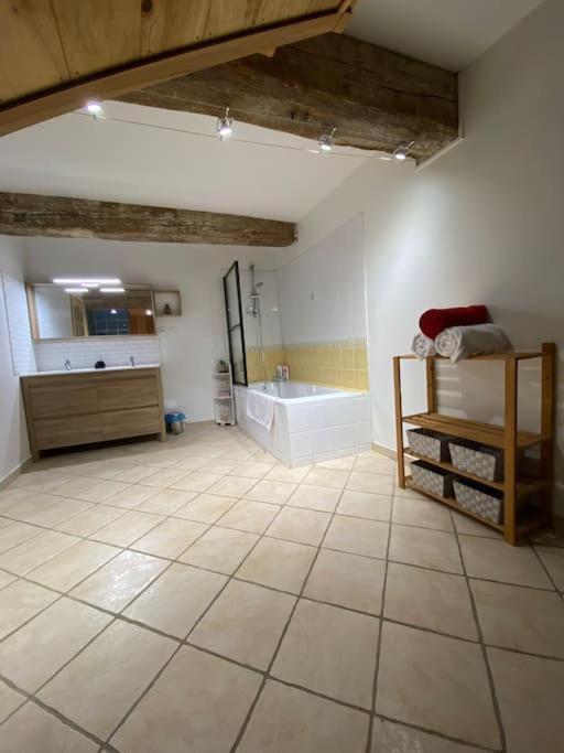 Gite A La Ferme Avec Jacuzzi Et Sauna Villefloure Esterno foto