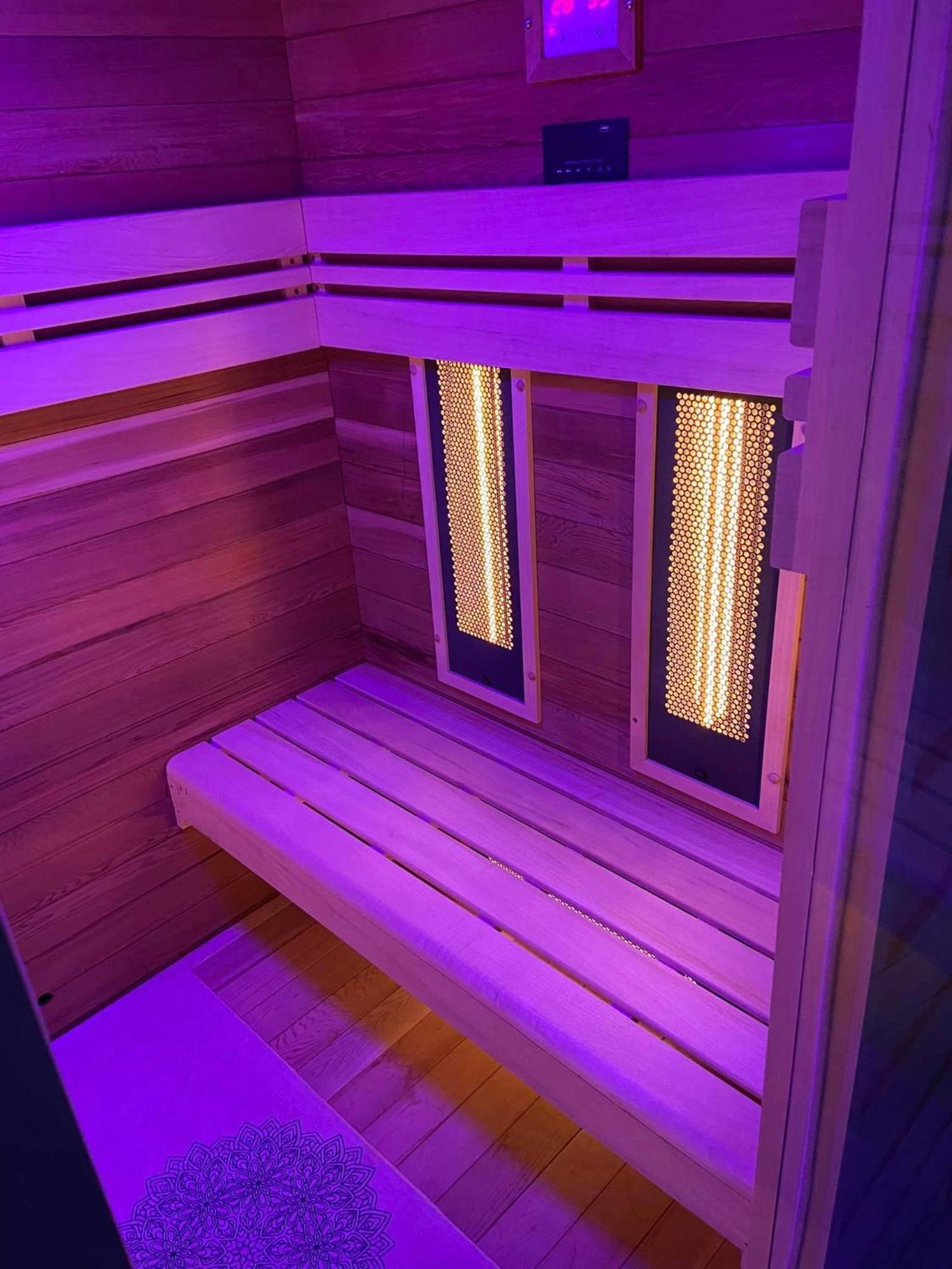 Gite A La Ferme Avec Jacuzzi Et Sauna Villefloure Esterno foto